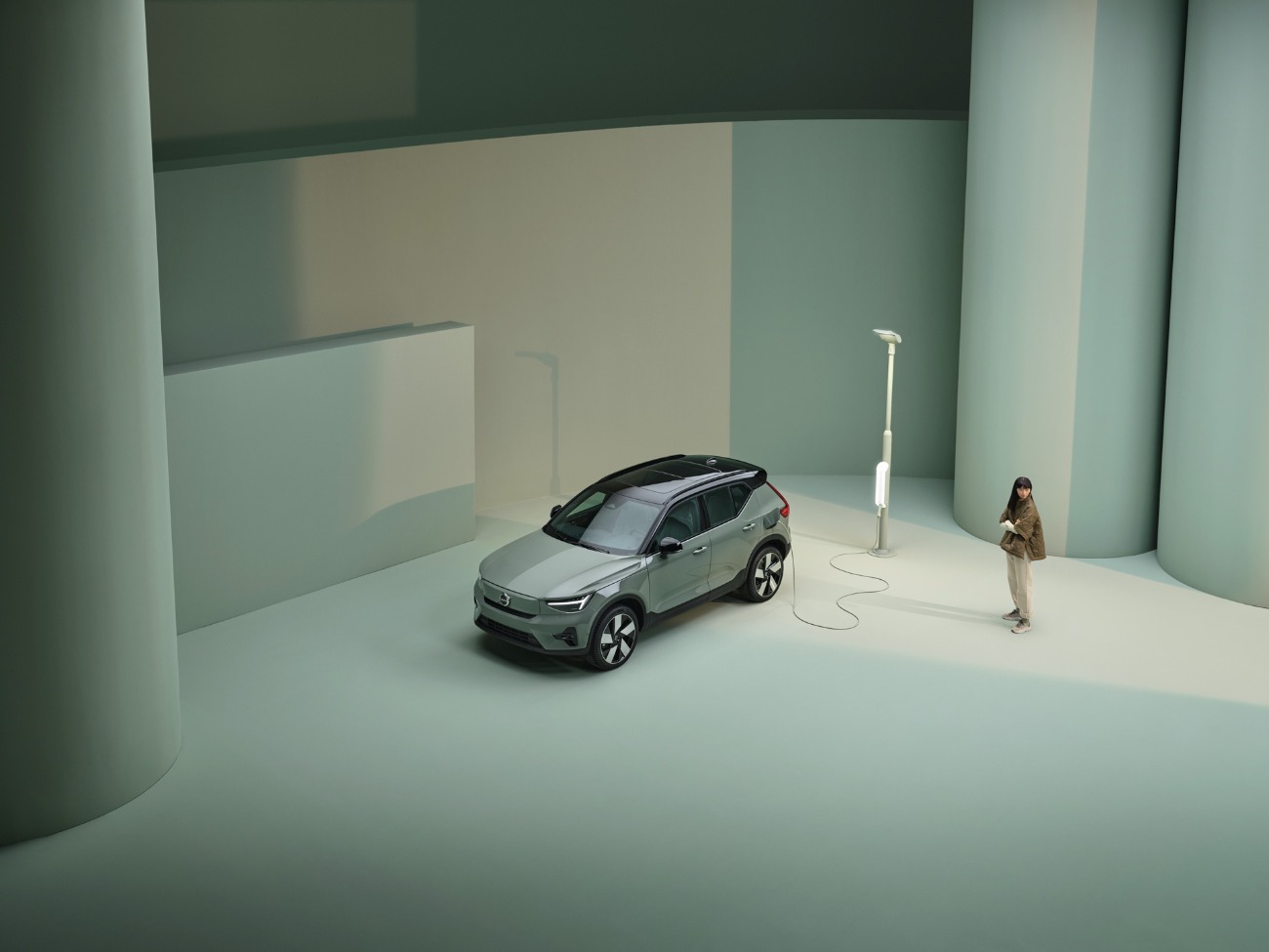 Volvo XC40 Sage Green opladen
